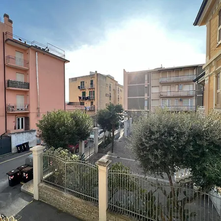 Appartamento La Stella Marina -150 Metri Dal Mare Con Box Auto